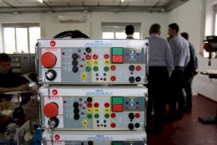 Zestawy edukacyjne dla uczelni technicznych - pełna lista